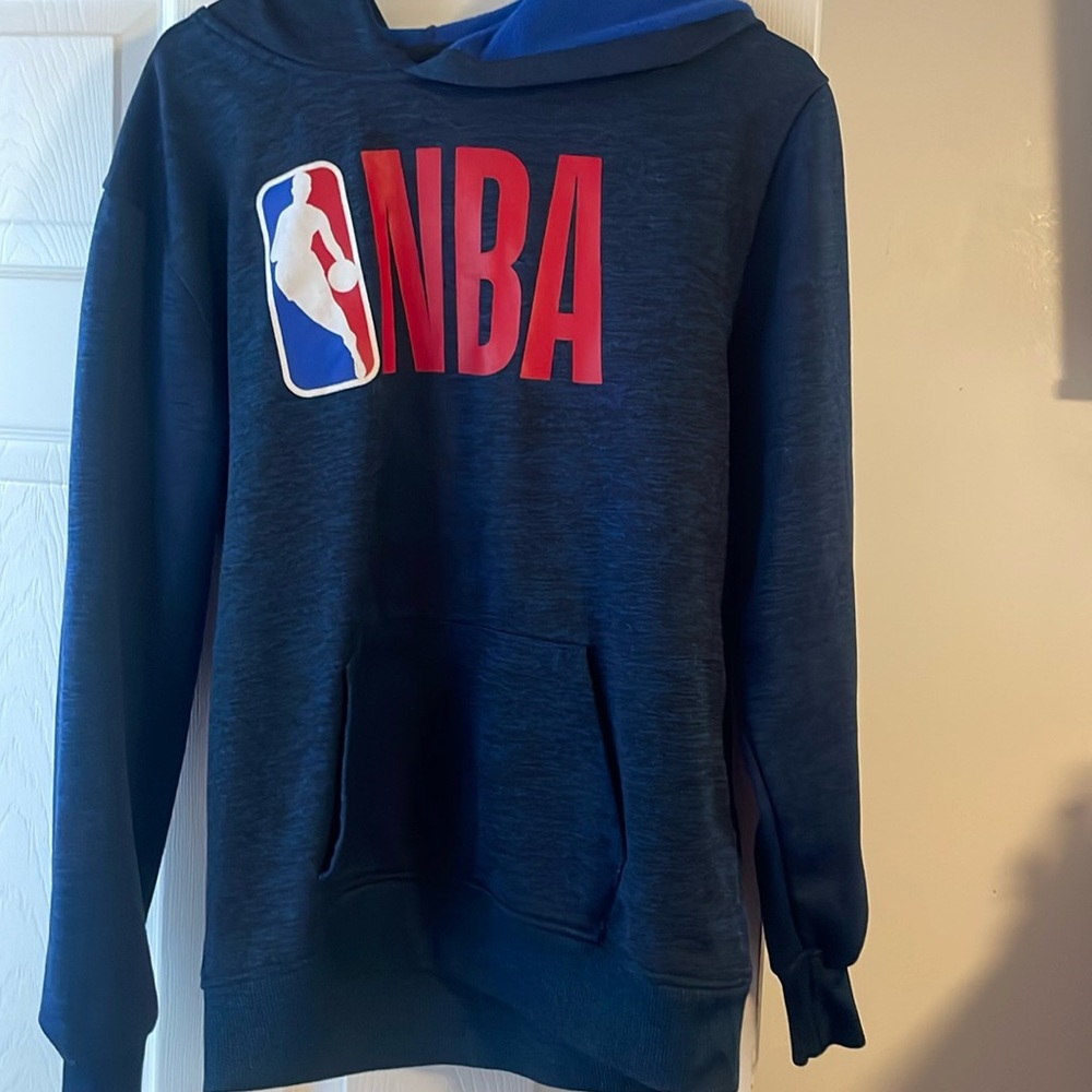 New Men’s small NBA hoodie